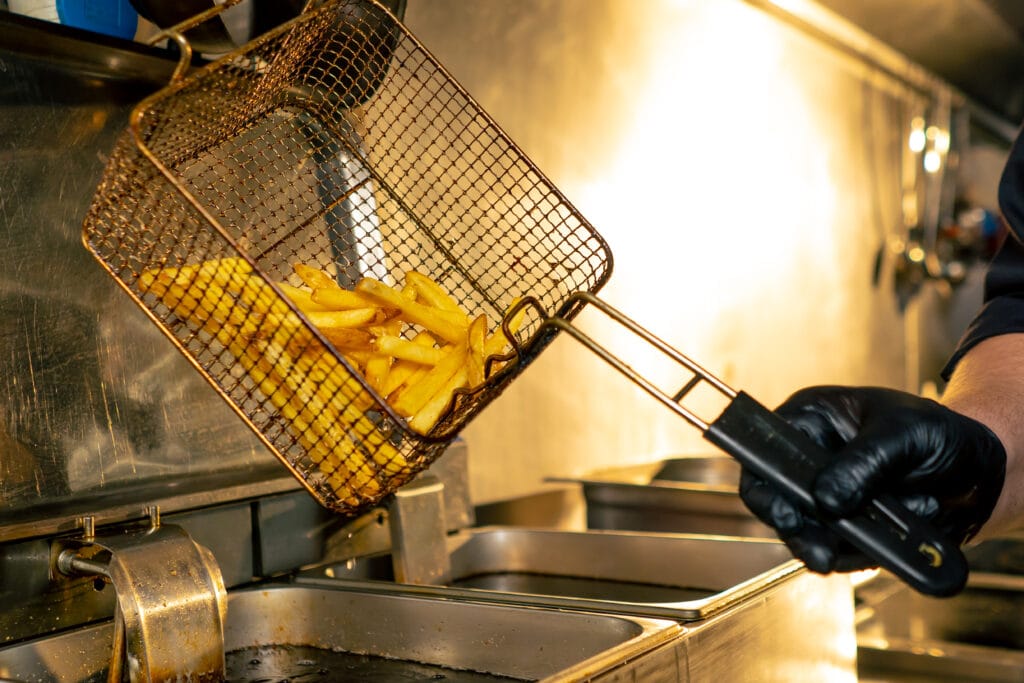 fries in the deep fryer,